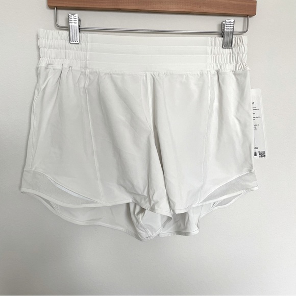 NWT Lululemon Hotty Hot High Rise Short 4” Bone Lined Size 8 - Picture 1 of 7